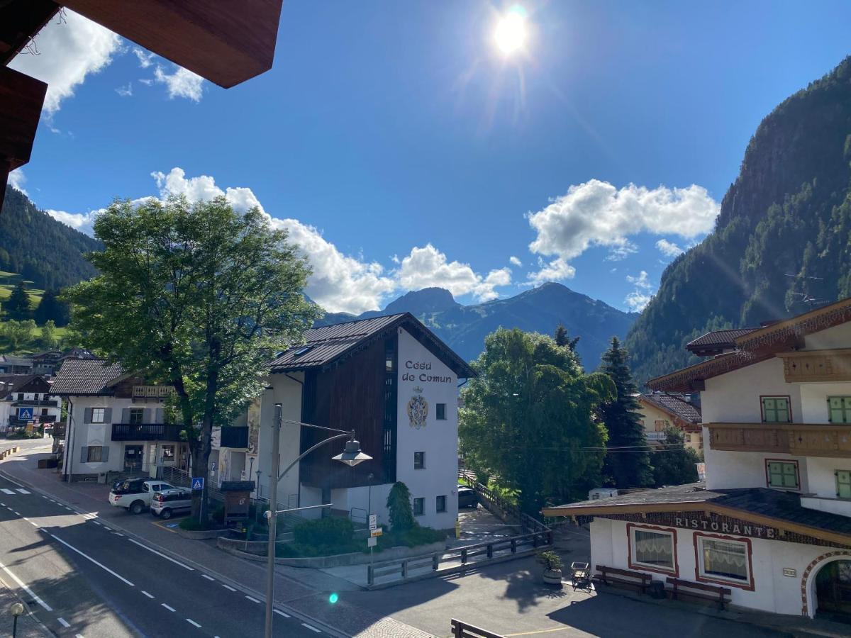 Calore Di Una Casa Di Montagna Campitello di Fassa Exteriör bild