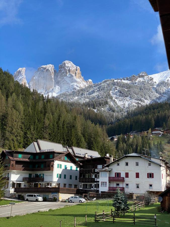 Calore Di Una Casa Di Montagna Campitello di Fassa Exteriör bild