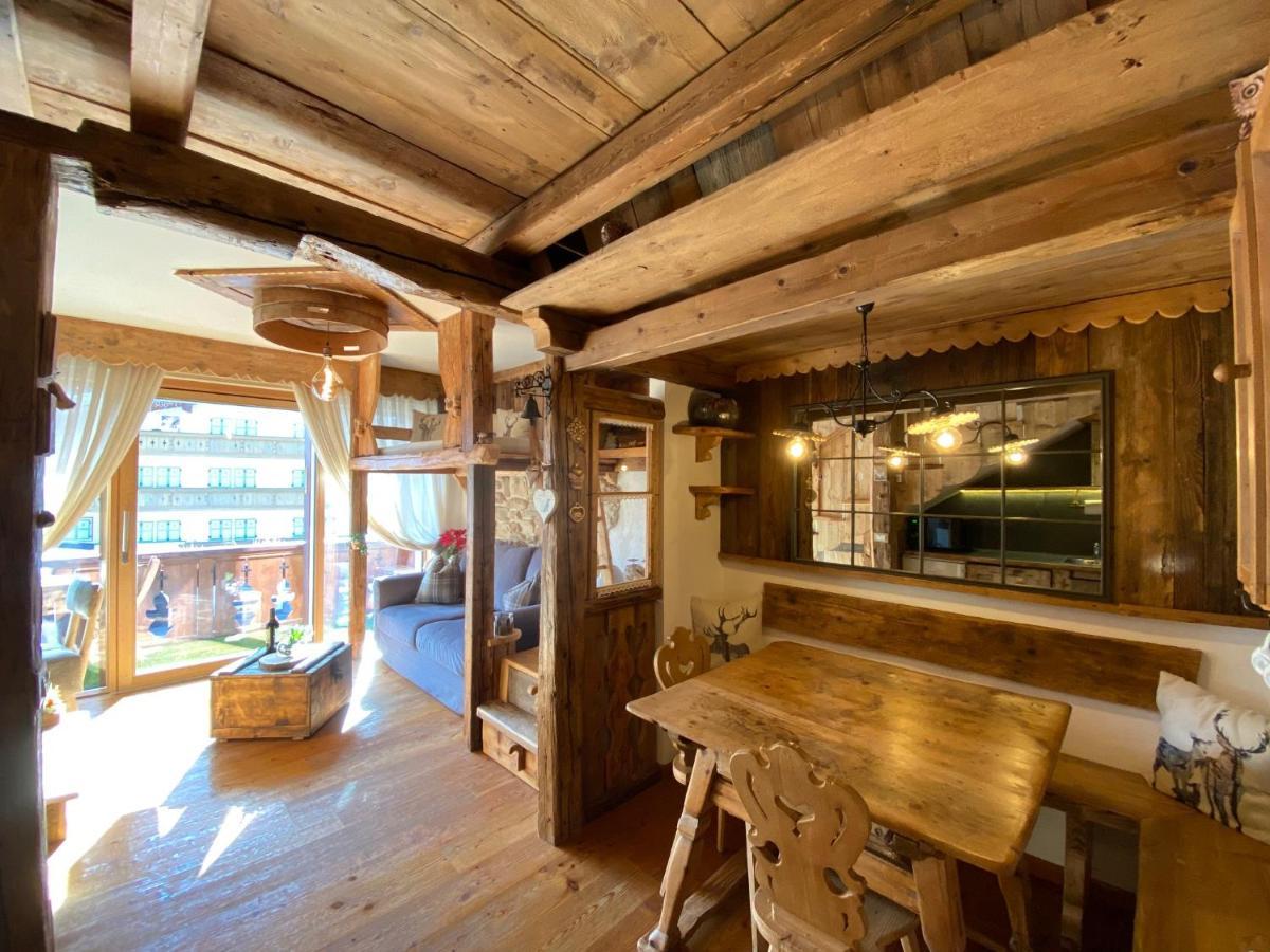 Calore Di Una Casa Di Montagna Campitello di Fassa Exteriör bild